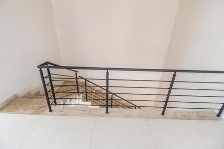 Casa de condomínio para alugar com 672m², 5 quartos e 6 vagas Casa de condomínio para alugar com 672m², 5 quartos e 6 vagasEscada