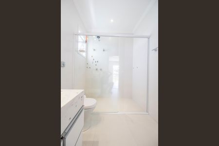 Casa de condomínio para alugar com 672m², 5 quartos e 6 vagas Casa de condomínio para alugar com 672m², 5 quartos e 6 vagasBanheiro da Suíte 3