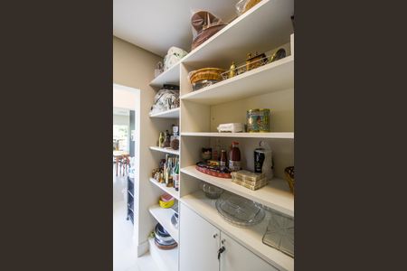 Casa de condomínio para alugar com 672m², 5 quartos e 6 vagas Casa de condomínio para alugar com 672m², 5 quartos e 6 vagasDespensa