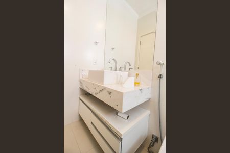 Casa de condomínio para alugar com 672m², 5 quartos e 6 vagas Casa de condomínio para alugar com 672m², 5 quartos e 6 vagasBanheiro da Suíte 4