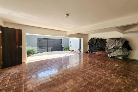 Casa à venda com 247m², 3 quartos e 5 vagas Casa à venda com 247m², 3 quartos e 5 vagasGaragem