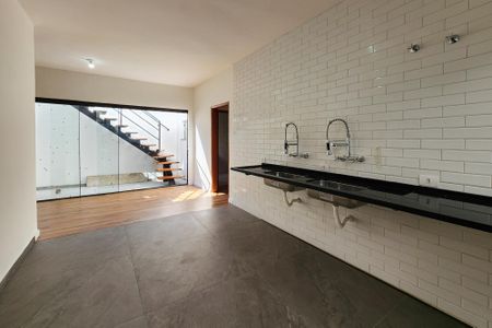 Casa à venda com 247m², 3 quartos e 5 vagas Casa à venda com 247m², 3 quartos e 5 vagasCozinha