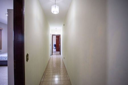 Casa à venda com 223m², 4 quartos e 2 vagasCorredor