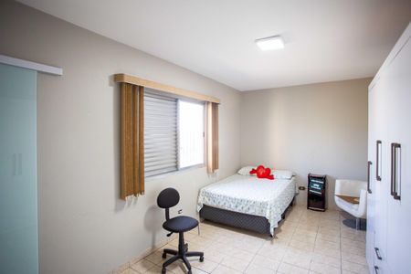 Casa à venda com 223m², 4 quartos e 2 vagasQuarto Suite 2