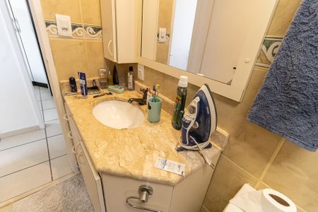 Apartamento à venda com 62m², 2 quartos e 1 vaga Apartamento à venda com 62m², 2 quartos e 1 vagaBanheiro