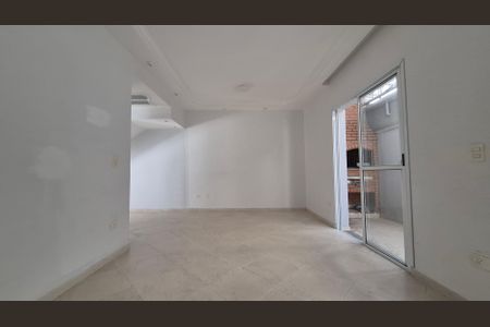 Casa de condomínio à venda com 131m², 3 quartos e 2 vagas Casa de condomínio à venda com 131m², 3 quartos e 2 vagasSala