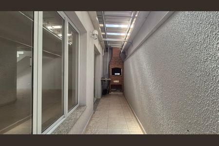 Casa de condomínio à venda com 131m², 3 quartos e 2 vagas Casa de condomínio à venda com 131m², 3 quartos e 2 vagasVaranda