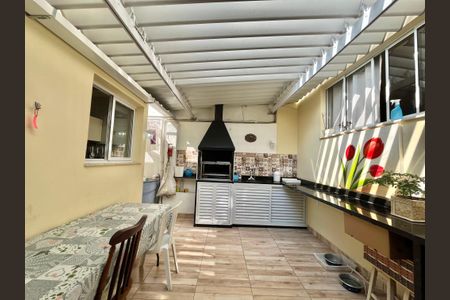 Casa à venda com 222m², 4 quartos e 3 vagas Casa à venda com 222m², 4 quartos e 3 vagasChurrasqueira