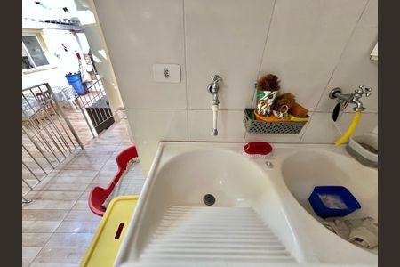 Casa à venda com 222m², 4 quartos e 3 vagas Casa à venda com 222m², 4 quartos e 3 vagasÁrea de Serviço
