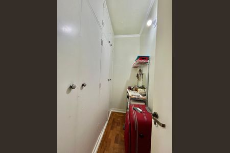 Casa à venda com 222m², 4 quartos e 3 vagas Casa à venda com 222m², 4 quartos e 3 vagasCloset