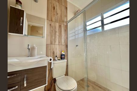 Casa à venda com 222m², 4 quartos e 3 vagas Casa à venda com 222m², 4 quartos e 3 vagasBanheiro da Suite Edícula