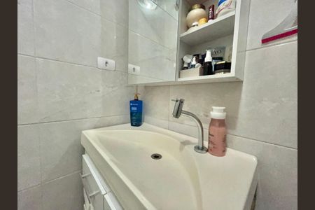 Casa à venda com 222m², 4 quartos e 3 vagas Casa à venda com 222m², 4 quartos e 3 vagasBanheiro da Suíte