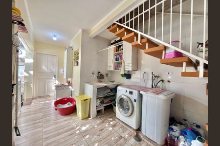 Casa à venda com 222m², 4 quartos e 3 vagas Casa à venda com 222m², 4 quartos e 3 vagasÁrea de Serviço