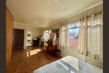 Casa à venda com 222m², 4 quartos e 3 vagas Casa à venda com 222m², 4 quartos e 3 vagasSuite Edícula