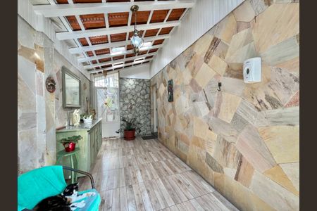 Casa à venda com 222m², 4 quartos e 3 vagas Casa à venda com 222m², 4 quartos e 3 vagasHall de entrada