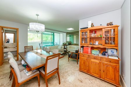 Apartamento à venda com 145m², 4 quartos e 3 vagas Apartamento à venda com 145m², 4 quartos e 3 vagasSala