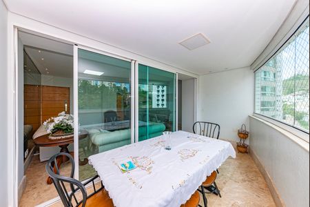 Apartamento à venda com 145m², 4 quartos e 3 vagas Apartamento à venda com 145m², 4 quartos e 3 vagasVaranda da Sala