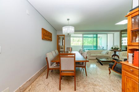 Apartamento à venda com 145m², 4 quartos e 3 vagas Apartamento à venda com 145m², 4 quartos e 3 vagasSala