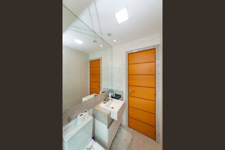 Apartamento à venda com 145m², 4 quartos e 3 vagas Apartamento à venda com 145m², 4 quartos e 3 vagasBanheiro da Suíte 2