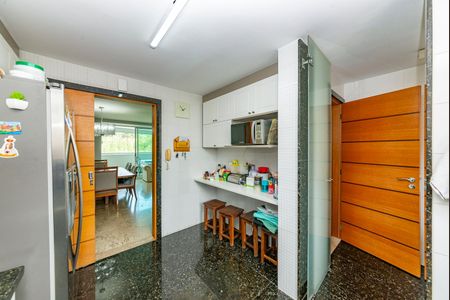 Apartamento à venda com 145m², 4 quartos e 3 vagas Apartamento à venda com 145m², 4 quartos e 3 vagasCozinha