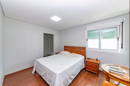 Apartamento à venda com 145m², 4 quartos e 3 vagas Apartamento à venda com 145m², 4 quartos e 3 vagasSuíte