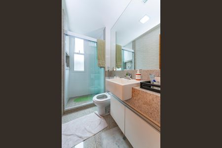 Apartamento à venda com 145m², 4 quartos e 3 vagas Apartamento à venda com 145m², 4 quartos e 3 vagasBanheiro da Suíte 2