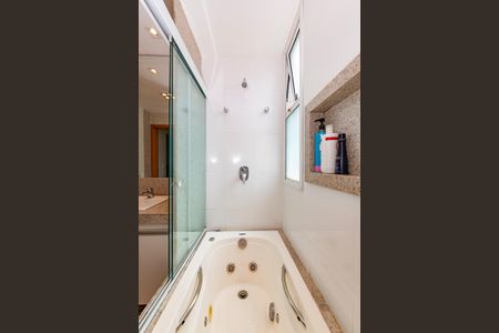 Apartamento à venda com 145m², 4 quartos e 3 vagas Apartamento à venda com 145m², 4 quartos e 3 vagasBanheiro da Suíte