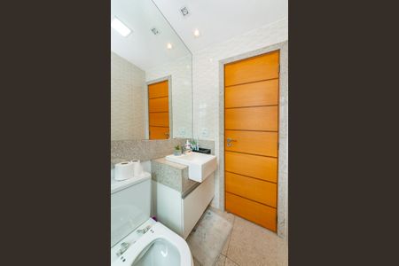 Apartamento à venda com 145m², 4 quartos e 3 vagas Apartamento à venda com 145m², 4 quartos e 3 vagasBanheiro da Suíte 2