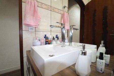 Casa à venda com 120m², 3 quartos e 2 vagasBanheiro 1