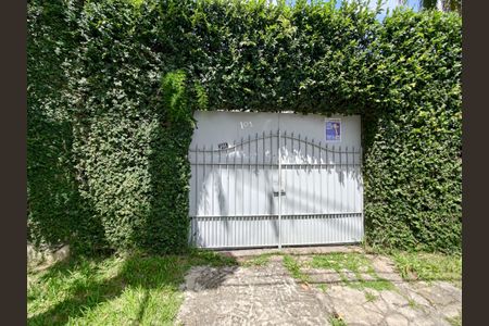 Casa à venda com 1032m², 3 quartos e 3 vagas Casa à venda com 1032m², 3 quartos e 3 vagasFachada