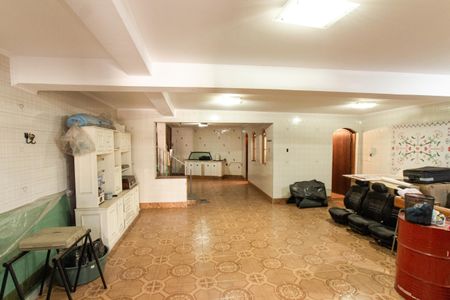 Casa à venda com 180m², 3 quartos e 6 vagas Casa à venda com 180m², 3 quartos e 6 vagasGaragem