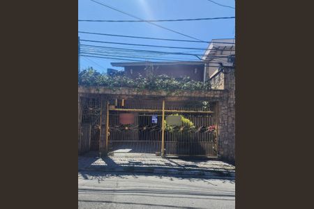 Casa à venda com 180m², 3 quartos e 6 vagas Casa à venda com 180m², 3 quartos e 6 vagasFachada