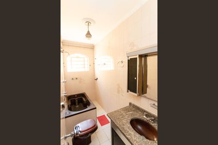 Casa à venda com 180m², 3 quartos e 6 vagas Casa à venda com 180m², 3 quartos e 6 vagasBanheiro da Suíte