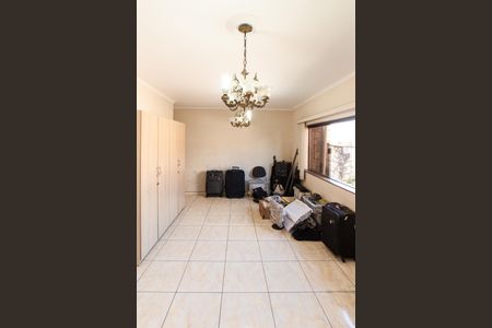 Casa à venda com 180m², 3 quartos e 6 vagas Casa à venda com 180m², 3 quartos e 6 vagasSala