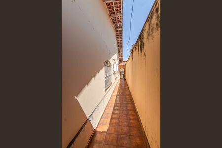 Casa à venda com 180m², 3 quartos e 6 vagas Casa à venda com 180m², 3 quartos e 6 vagasCorredor