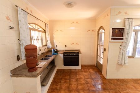 Casa à venda com 180m², 3 quartos e 6 vagas Casa à venda com 180m², 3 quartos e 6 vagasCozinha