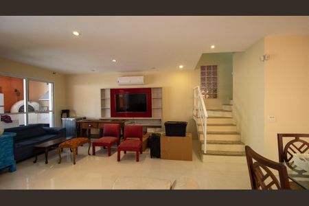 Casa à venda com 251m², 5 quartos e 4 vagasSala