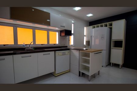 Casa à venda com 251m², 5 quartos e 4 vagasCozinha