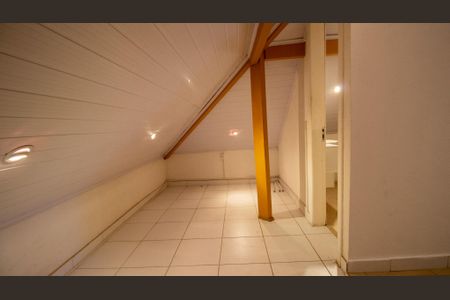 Casa à venda com 251m², 5 quartos e 4 vagasSotão