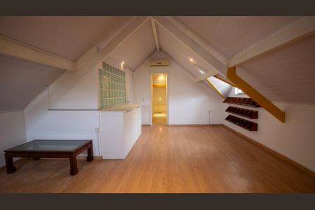 Casa à venda com 251m², 5 quartos e 4 vagasSotão