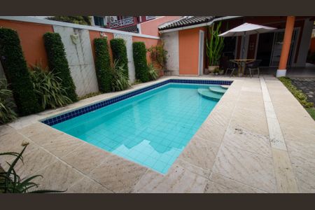 Casa à venda com 251m², 5 quartos e 4 vagasÁrea Gourmet