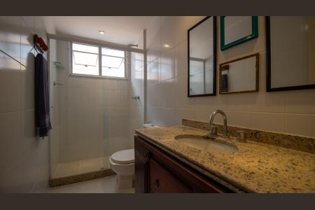 Casa à venda com 251m², 5 quartos e 4 vagasBanheiro Social