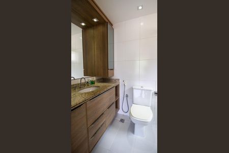 Casa à venda com 251m², 5 quartos e 4 vagasBanheiro da Suíte 1