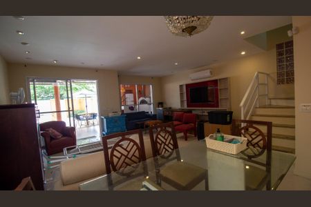 Casa à venda com 251m², 5 quartos e 4 vagasSala