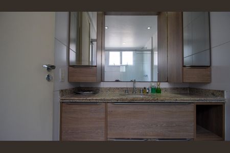 Casa à venda com 251m², 5 quartos e 4 vagasBanheiro da Suíte 1