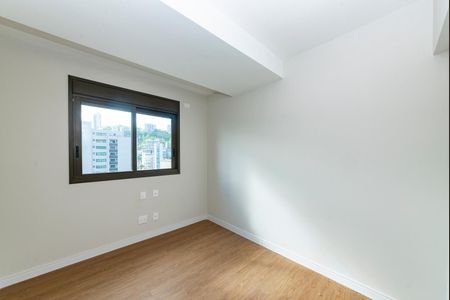Apartamento à venda com 168m², 4 quartos e 3 vagasSemi-Suíte 1
