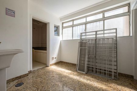 Apartamento à venda com 145m², 3 quartos e 2 vagas Apartamento à venda com 145m², 3 quartos e 2 vagasÁrea de Serviço