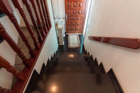 Casa para alugar com 500m², 4 quartos e 4 vagas Casa para alugar com 500m², 4 quartos e 4 vagasEscada