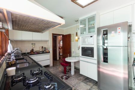 Casa para alugar com 500m², 4 quartos e 4 vagas Casa para alugar com 500m², 4 quartos e 4 vagasCozinha