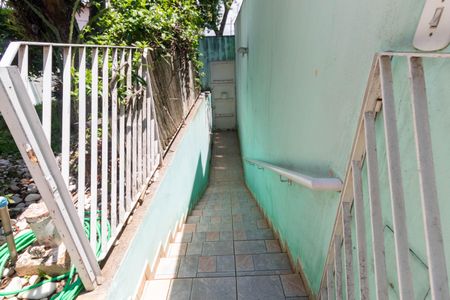 Casa para alugar com 500m², 4 quartos e 4 vagas Casa para alugar com 500m², 4 quartos e 4 vagasEscada